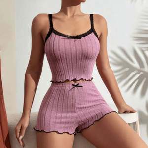 Conjunto de Pijama Casual de Verano de Dos Piezas para Niñas: Camiseta de Tirantes Gruesa y Pantalones Cortos con Encaje en Contraste - Product Image 2