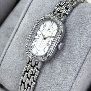 Montre à quartz de luxe pour femmes d'affaires OEM ODM, lunette sertie de diamants, étanche, bracelet en acier inoxydable, boîtier en alliage, mode ovale, aiguilles romaines - Product Image 2