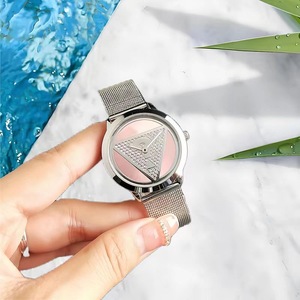 Marque de luxe devine <span class=keywords><strong>montre</strong></span>-bracelet pour femmes cadran en acier inoxydable 35mm affichage en verre à quartz boucle de bracelet en alliage vente chaude pour les filles - Product Image 1
