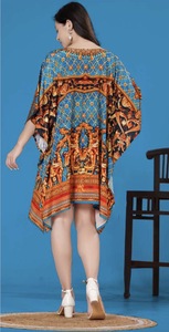 Robe longue caftan africain en viscose pour femme, coupe ample, style poncho kimono, aspect satiné soyeux, tenue bohème pour les vacances et les stations balnéaires - Product Image 3
