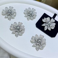 Broche de luxe pour femme en cuivre plaqué or, motif fleur de lotus avec zircon bleu dégradé, accessoires de mariage DIY