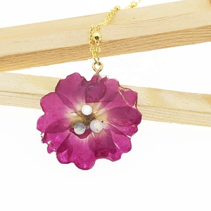 Collier personnalisé en résine époxy uv, bijoux <span class=keywords><strong>de</strong></span> <span class=keywords><strong>fleur</strong></span> <span class=keywords><strong>de</strong></span> <span class=keywords><strong>naissance</strong></span> personnalisés, breloques à vraie <span class=keywords><strong>fleur</strong></span> - Product Image 6