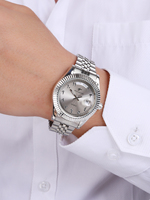 Montre à quartz pour homme de luxe, très vendue, avec boîtier en alliage d'acier inoxydable et cadran en verre, affichage à aiguilles de style professionnel ; Dernier design