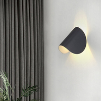 Lampe murale LED à angle réglable en métal d'intérieur nordique Salon Hôtel Chambre à coucher Lampe murale de chevet