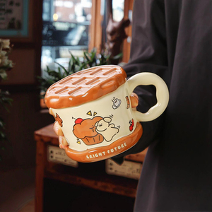 Caneca de Cerâmica para Uso Doméstico com Tampa e Alça, Design de Cachorrinho Waffle Fofo, Presente Empresarial, Grande Capacidade, Segura para Lava-Louças e Micro-ondas - Product Image 6