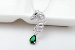 Collier tendance avec pendentif tête de cheval en alliage plaqué rhodium et cristaux |   <span class=keywords><strong>Bijoux</strong></span> équestres en zircon pavé avec pendentif en forme de poire, cadeau pour femme - Product Image 2