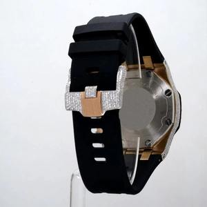 Reloj de Cuarzo de Acero Inoxidable de Lujo con Diamantes VVS de Alta Calidad para Uso Diario y Formal Disponible para la Venta - Product Image 3