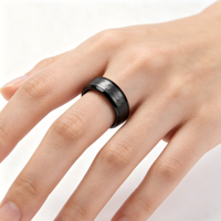 Cincin Kawin Pria Tizti Jewelry Tantalum Berlapis Hitam dengan Bagian Tengah Berpalu dan Tepi Bertingkat, Perhiasan Trendi untuk Pria