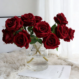 Rose <span class=keywords><strong>Artificiali</strong></span> in Velluto Rosso Best Seller, Bouquet di 7 Grandi Rose <span class=keywords><strong>Artificiali</strong></span>, Fiori Finti per Decorazioni Chiesa e Matrimoni - Product Image 1