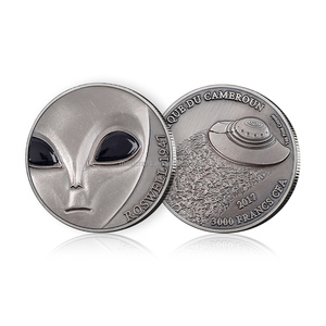 Pièce de collection Souvenir Sci-Fi en cuivre pur de 1 once, motif Tête d'extraterrestre OVNI en relief 1947, yeux en émail noir - Product Image 5