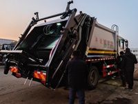 Camion compacteur de déchets Dongfeng D9 18 CBM de marque chinoise, camion de traitement des déchets à vendre