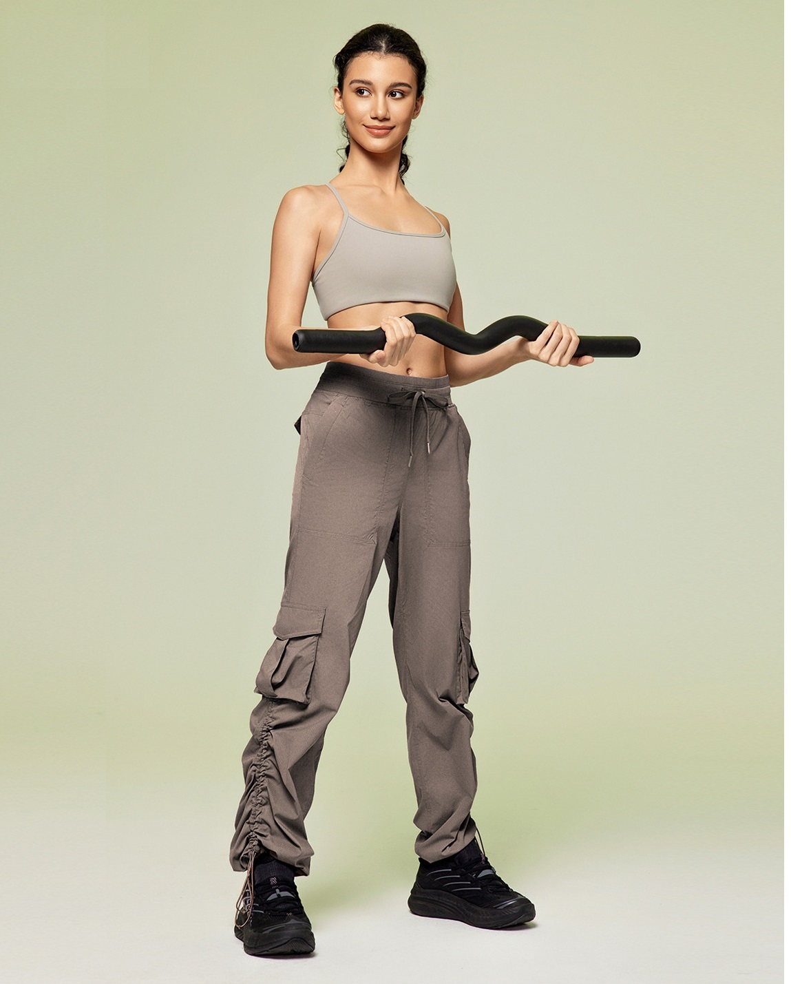 High-Waist Activewear Leggings: fabric, pocket and construction detail