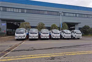 Japón 4000 litros pequeño Nuevo Acero inoxidable tanque <span class=keywords><strong>de</strong></span> <span class=keywords><strong>agua</strong></span> <span class=keywords><strong>potable</strong></span> camión todoterreno camión <span class=keywords><strong>de</strong></span> <span class=keywords><strong>agua</strong></span> para la <span class=keywords><strong>venta</strong></span> portador para la limpieza <span class=keywords><strong>de</strong></span> carreteras - Product Image 6