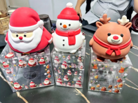 Jouet Squishy Géant de Noël USA : Père Noël, Bonhomme de Neige, Renne – Jouet Anti-Stress Géant de Noël avec Boîte Cadeau