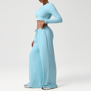 Conjuntos <span class=keywords><strong>de</strong></span> chándal <span class=keywords><strong>de</strong></span> 2 piezas para <span class=keywords><strong>mujer</strong></span> al por mayor, tallas grandes, lisos, con espalda cruzada y cuello en V, pantalones anchos sueltos y top corto con elástico frontal - Product Image 4
