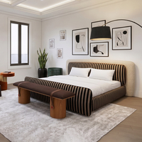 Lit King Size Moderne en Tissu Rembourré de Luxe Italien avec Grande Tête de Lit pour Chambre Principale et Villa