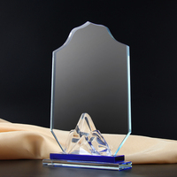 Trophée en cristal vierge personnalisé trophée en cristal en forme de montagne avec coupe de trophées de compétition sportive à base bleue
