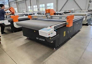 Máquina cortadora de papel de corte en V con cuchillo de beso de arrastre oscilante automático CNC 1625 para fieltro de vinilo y materiales publicitarios autoadhesivos - Product Image 2