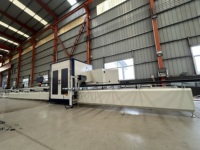 Centro de Procesamiento CNC de 5 Ejes para Corte, Perforación, Fresado y Grabado de Perfiles de Aluminio Integrado para Máquina de Fabricación de Ventanas