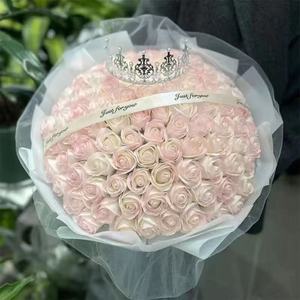 Flores Artificiales OEM, Ramo <span class=keywords><strong>de</strong></span> <span class=keywords><strong>Rosas</strong></span> Grandes Redondas en Degradado Morado, Adorno <span class=keywords><strong>de</strong></span> Corona Plateada, Envoltura Negra, Decoración para el Hogar, Reutilizable - Product Image 4