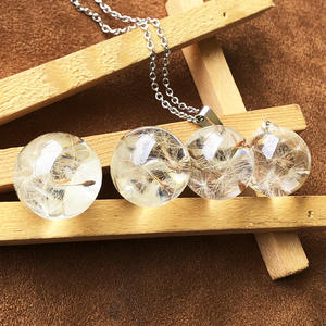 Collana con Ciondolo da Donna in Resina Epossidica Ecologica con Semi di Dente di Leone Gioiello Ispirato ai Fiori con Funzione Portafortuna Idea Regalo per Ragazze - Product Image 3