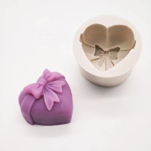 Ronde 4 Modèles Coeur Contour Tournesol Marguerite Rose AMOUR Ruban Arc Surface Forme Silicone DIY À La Main Pain Savon Bougie Moule - Product Image 5