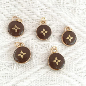 लक्जरी डिय डिजाइनर गोल्ड-प्लेटेड मिश्र धातु इयररिंग फोन केस लूम ब्रेसलेट लेटर आकार पेंडेंट फैशन पेंडेंट फैशन पेंडेंट - Product Image 2