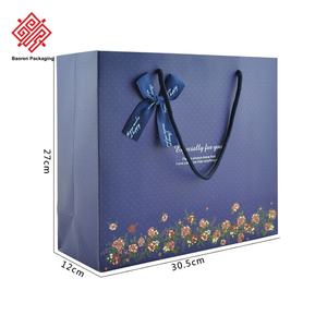 Bolsa de Papel Kraft Ecológica de Lujo Personalizada de Baoren Die Cut, con Asa de Cinta, Color Rojo Oscuro y Azul Marino, para Joyería y Ropa - Product Image 1