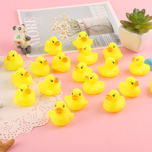 Jouet de bain en forme de canard en caoutchouc à presser pour enfants de 0 à 24 mois, mini canard jaune, jouet aquatique ludique - Product Image 2