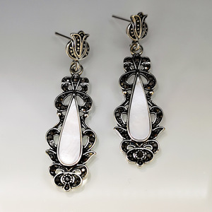 Orecchini a perno vintage a forma di fiore intagliato con design a conchiglia, accessori moda da donna - Product Image 4