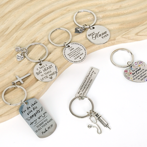 سلسلة مفاتيح معدنية مخصصة بشعار محفور، ميدالية مفاتيح أنيمي مخصصة بشعار حسب الطلب - Product Image 6