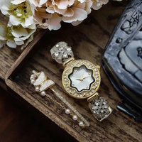 Montre Femme GEZHI Classique Rétro Ovale à Quartz, Design Trèfle à Quatre Feuilles Porte-Bonheur, Aiguille de 16 mm, Alliage d'Acier Inoxydable, Luxe