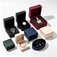 Boîte cadeau magnétique carrée en carton rigide avec insert en mousse EVA, logo personnalisé imprimé pour l'emballage de cosmétiques, de bijoux, de montres