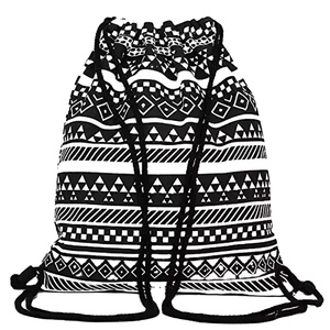 Sac cadeau en toile de coton personnalisé avec cordon de serrage, imprimé multicolore, style tendance et logo, emballage en gros disponible - Product Image 1