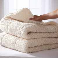 Surmatelas en laine d'agneau en fibre de polyester d'hiver doux de luxe Surmatelas blanc naturel de qualité supérieure