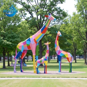 Sculpture de <span class=keywords><strong>girafe</strong></span> <span class=keywords><strong>en</strong></span> FRP <span class=keywords><strong>multicolore</strong></span> à facettes, résistante aux UV, faite à la main, personnalisée, grande statue animale pour jardin, place publique, centre commercial - Product Image 3