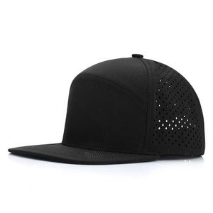 Casquette de baseball personnalisée à 7 panneaux en caoutchouc PVC avec logo imperméable, casquette de golf perforée découpée au laser - Product Image 1