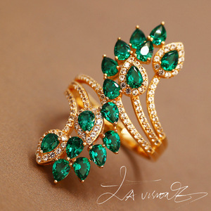 Bague vintage de la série Counterattack avec jade incrusté, émeraude synthétique et saphir blanc - Product Image 2