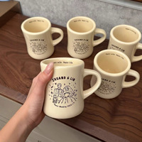 Vente en gros de tasses à café en céramique de 350 ml, style INS, petite taille, motif logo, fond en liège amovible, personnalisées pour la maison