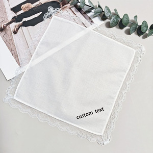 Fazzoletti personalizzati in pizzo per matrimonio di Halloween con regalo personalizzato per madre fazzoletto da donna grande rifinito con allacciatura - Product Image 1