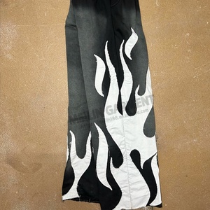 Pantalon évasé en coton personnalisé pour homme, avec broderie effet flamme et patch appliqué, style survêtement évasé pour homme - Product Image 3