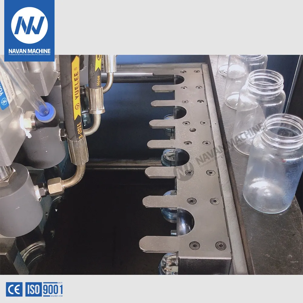 Máquina que sopla de la botella plástica semiautomática de NAVAN para la botella de agua con 4 cavidades