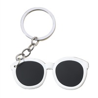 Porte-clés lunettes de soleil tendance Hip Hop, souvenir, pendentif pour sac à main, porte-clés en caoutchouc, cadeau de plage d'été pour couple, porte-clés en forme de lunettes