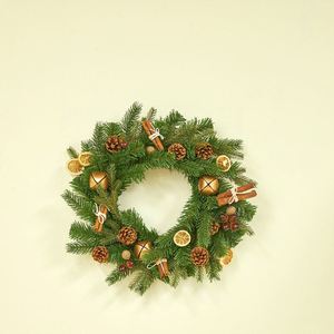 Couronnes de Noël de 40 cm et anneaux de vigne réalistes pour décoration de Noël, vendus directement par l'usine - Product Image 3