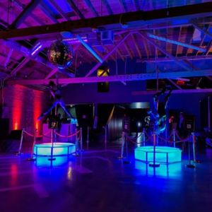 Plateforme de danse GoGo autoportante en acier avec éclairage LED RGBW, poteaux panoramiques, scène de danse, contrôle DMX512, indice de protection IP54 - Product Image 6