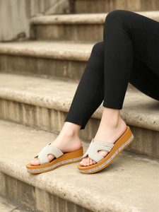 2025 zapatillas de plataforma de diamante de lujo para mujer, diseño hueco, cierre deslizante iluminado, transpirables, playas de verano, venta al por mayor - Product Image 4