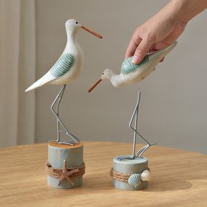 Figurine de mouette en bois artisanale sur souche d'arbre, décoration nautique sur le thème de l'océan pour maisons modèles, hôtels et intérieurs côtiers - Product Image 3