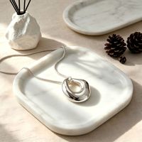 Collar con colgante ovalado irregular hueco y grueso, chapado en oro y plata, cadena de eslabones moderna, joyería minimalista de lujo ligero para mujer