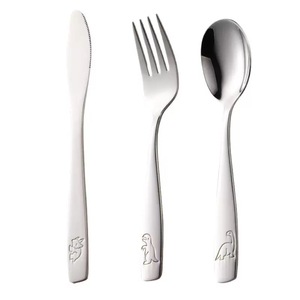 Juego <span class=keywords><strong>de</strong></span> 3 Piezas <span class=keywords><strong>de</strong></span> Vajilla Infantil con Grabado <span class=keywords><strong>de</strong></span> Dinosaurios, Acero Inoxidable 304, Cuchillo, Tenedor y Cuchara Seguros <span class=keywords><strong>para</strong></span> Niños Pequeños - Product Image 1