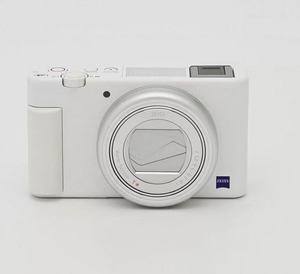 ใช้กล้องวีล็อก Sony ZV-1 รุ่นเล็กกะทัดรัด ความละเอียด 20.1MP เซ็นเซอร์ขนาด 1 นิ้ว เลนส์ ZEISS 24-70 มม. F1.8-2.8 ถ่ายวิดีโอ 4K - Product Image 6